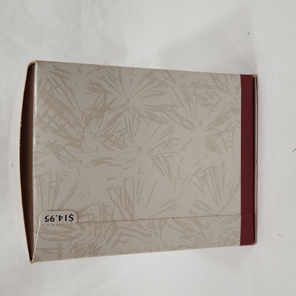 Hallmark Holiday Barbie Ornament 1995 - Picture 2 of 6